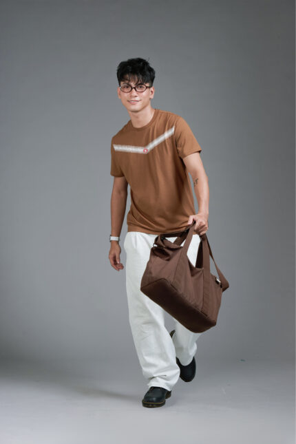Áo T-shirt Unisex PILI In Hoạ Tiết Chữ V